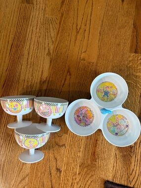 White Carnival-Patterned Plastic Dessert Cups and Serving Tray - Party Set